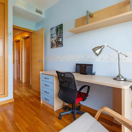 Apartmán A&n Spacious Family With Pool & Parking